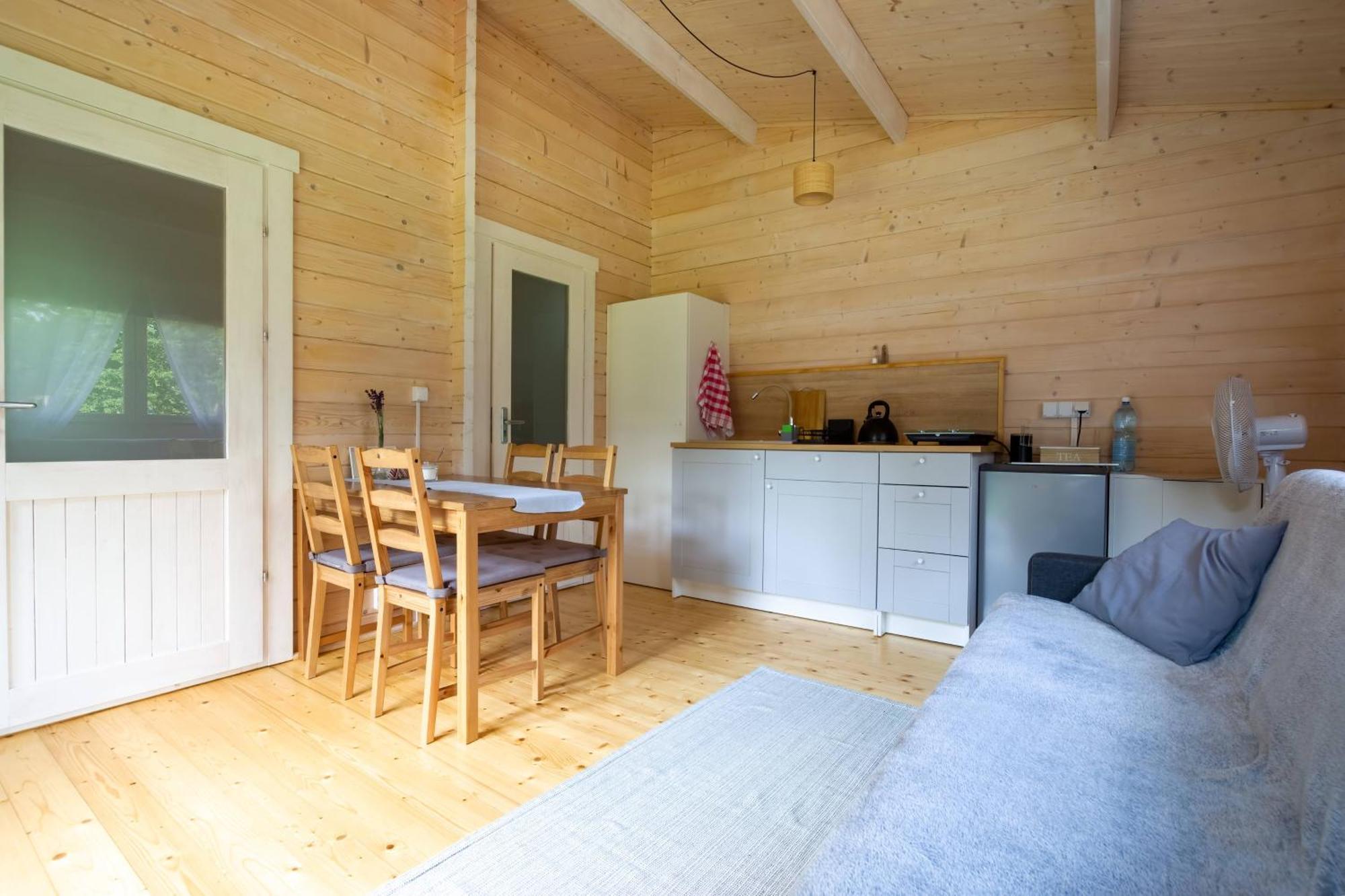 Domek Caloroczny Na Wylacznosc Niebieska Osada Nad Gorskim Potokiem Stary Waliszow Exteriör bild